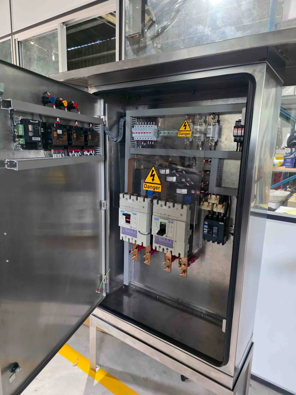 Open Meklet switchgear cabinet showing its component arrangement